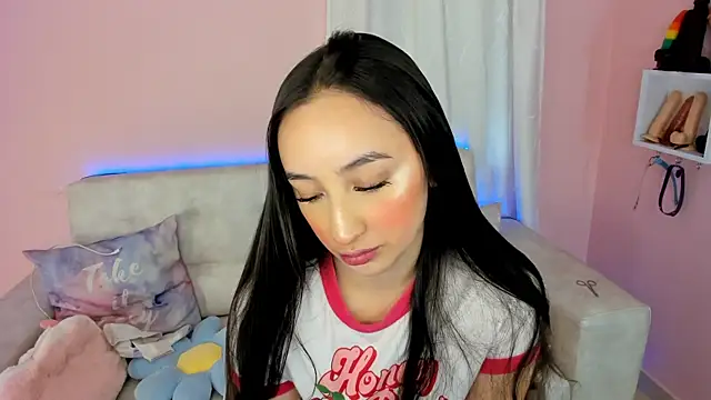 tinysara online show from December 2024 04:35:02 PM