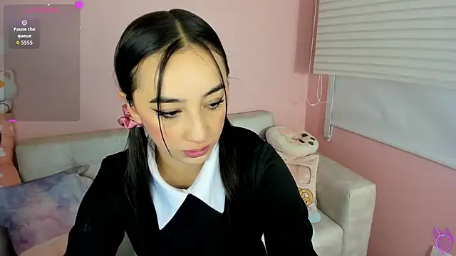 tinysara online show from February 2026 04:10:02 PM