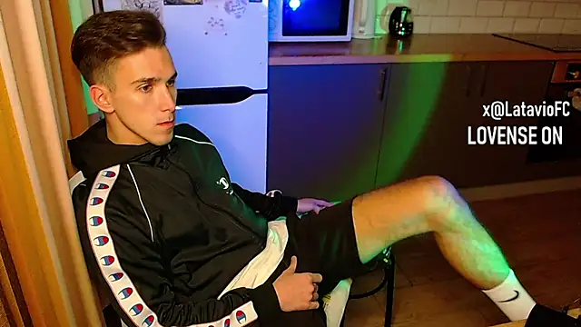 Snapshot of Midnighter_ chatting on September 2025 07:15:02 PM Midnighter online show from September 2025 07:15:02 PM