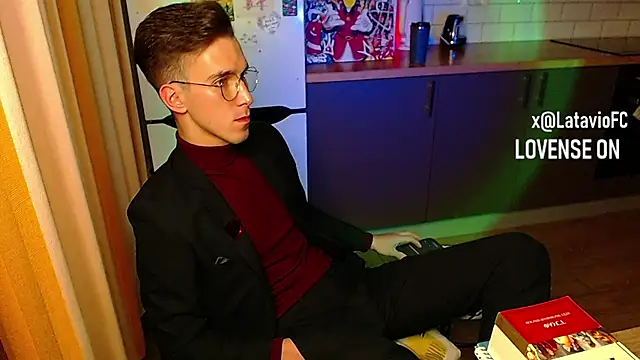 Snapshot of Midnighter_ chatting on September 2025 03:19:02 AM Midnighter online show from September 2025 03:19:02 AM