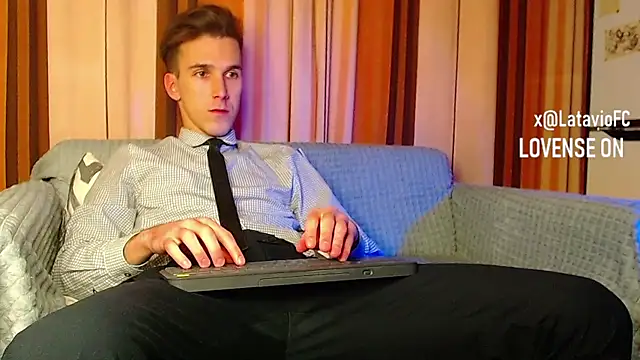 Snapshot of Midnighter_ chatting on November 2025 11:57:02 AM Midnighter online show from November 2025 11:57:02 AM