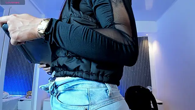 charlottewhitte online show from February 2026 02:45:01 PM