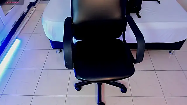 charlottewhitte online show from February 2026 11:07:01 AM