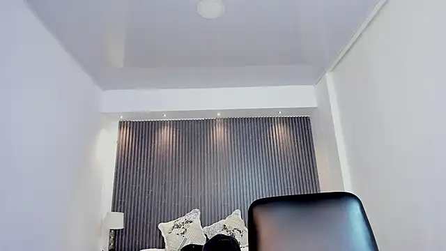 charlottewhitte online show from April 2026 11:27:01 AM