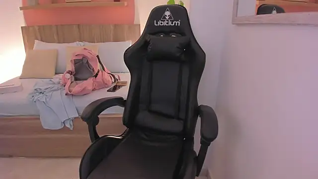 izaro22 online show from March 2025 02:31:02 AM