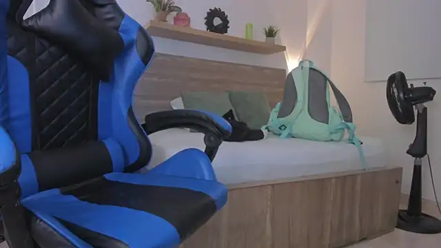 izaro22 online show from February 2026 12:34:02 PM