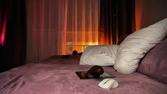 Snapshot of Pi-x-ie chatting on February 2026 04:10:02 PM Pi-x-ie online show from February 2026 04:10:02 PM