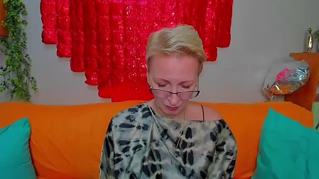 iamyourdream89 online show from February 2026 06:00:02 PM