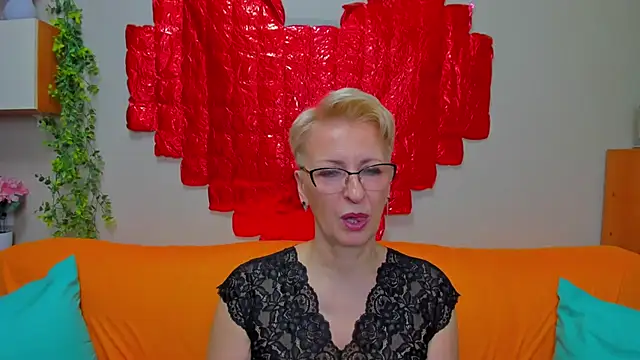 iamyourdream89 online show from March 2026 03:49:02 PM