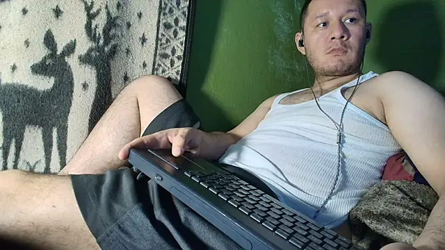 Snapshot of sweet_cock28 chatting on April 2026 03:21:01 AM sweet cock28 online show from April 2026 03:21:01 AM
