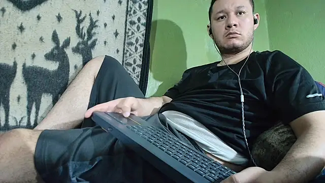 Snapshot of sweet_cock28 chatting on April 2026 01:54:02 PM sweet cock28 online show from April 2026 01:54:02 PM