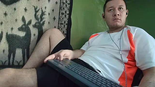 Snapshot of sweet_cock28 chatting on April 2026 03:17:02 PM sweet cock28 online show from April 2026 03:17:02 PM