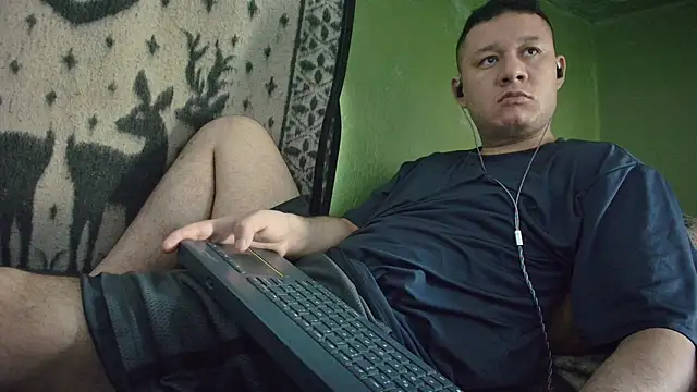 Snapshot of sweet_cock28 chatting on May 2026 03:19:01 PM sweet cock28 online show from May 2026 03:19:01 PM