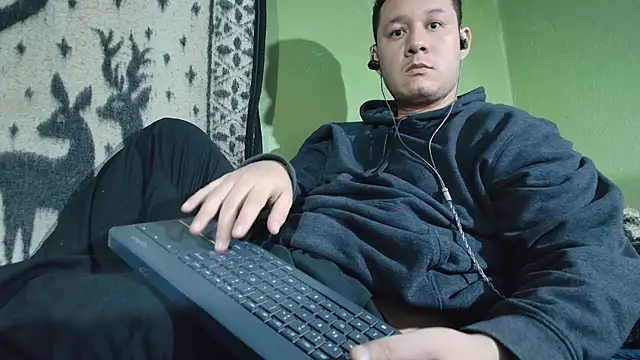 Snapshot of sweet_cock28 chatting on May 2026 01:57:16 AM sweet cock28 online show from May 2026 01:57:16 AM