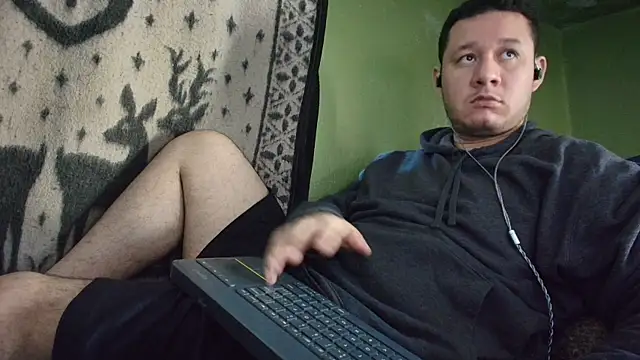 Snapshot of sweet_cock28 chatting on May 2026 03:21:02 PM sweet cock28 online show from May 2026 03:21:02 PM