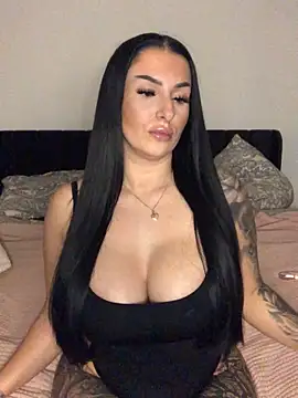 Mia-Bremer online show from November 2025 06:45:02 PM