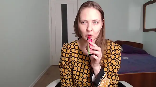 Snapshot of VioletLily chatting on February 2025 01:07:01 PM VioletLily online show from February 2025 01:07:01 PM