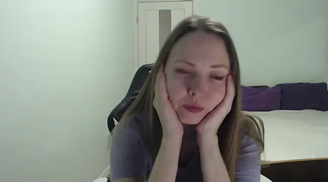 Snapshot of VioletLily chatting on March 2025 06:07:01 PM VioletLily online show from March 2025 06:07:01 PM