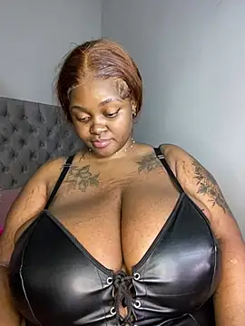 Snapshot of Yung-Missy chatting on February 2025 09:37:01 PM Yung-Missy online show from February 2025 09:37:01 PM