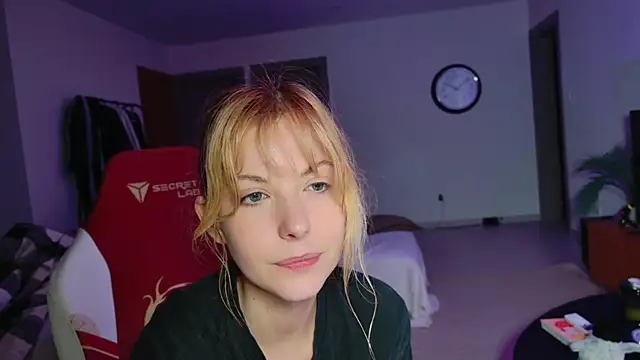 Cassycum online show from December 2025 08:15:01 PM