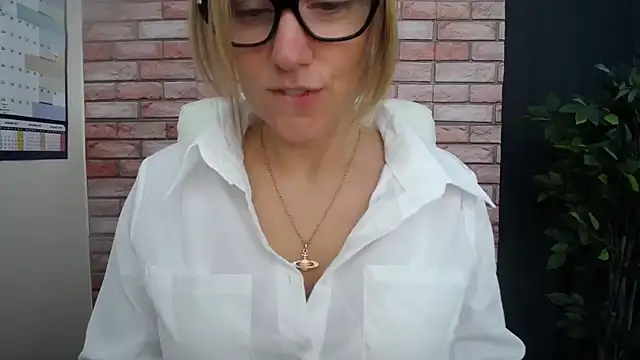 Snapshot of HarleyRebz chatting on September 2025 07:13:02 AM HarleyRebz online show from September 2025 07:13:02 AM