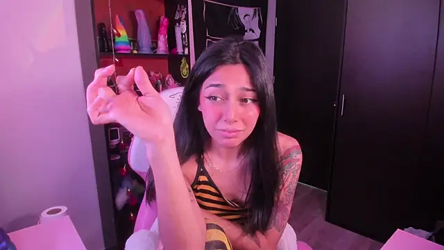 amber yull online show from April 2026 03:36:01 PM