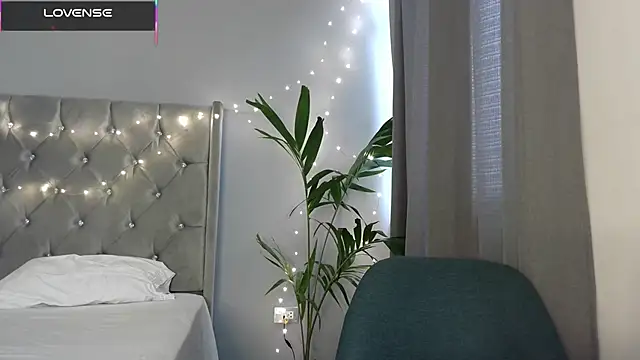 mini kunis online show from November 2025 08:52:02 PM