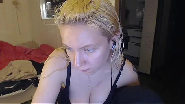 amanda kiss kiss online show from November 2025 02:06:01 PM