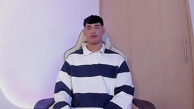 Jimmy Leeh  online show from December 2024 09:37:01 PM