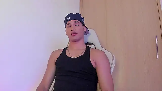 Jimmy Leeh  online show from December 2024 09:35:01 PM