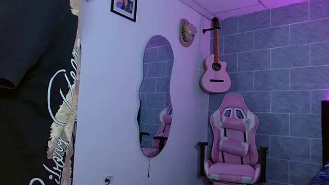 Dakota bumm online show from April 2026 06:09:01 PM