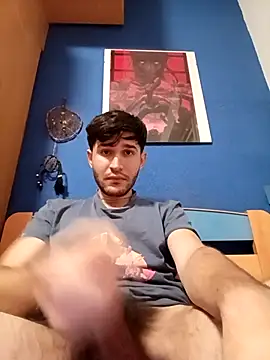 Esti02 online show from December 2025 06:14:03 PM