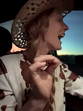 GoldenFlameGoddess online show from November 2025 01:29:02 AM