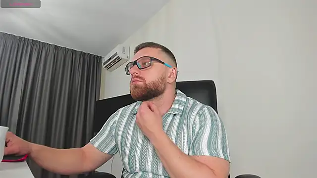 Findom guy online show from January 2026 04:01:01 PM