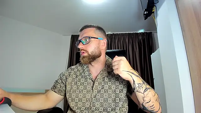 Snapshot of Findom_guy chatting on July 2026 03:47:01 PM Findom guy online show from July 2026 03:47:01 PM