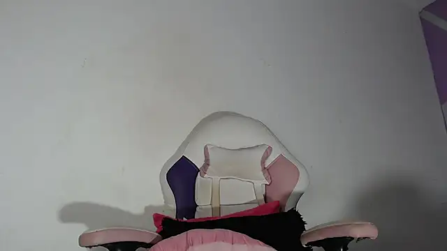 Snapshot of missleina-69 chatting on March 2025 10:07:02 PM missleina-69 online show from March 2025 10:07:02 PM