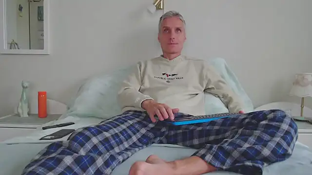 StrongBill online show from September 2025 05:52:02 AM