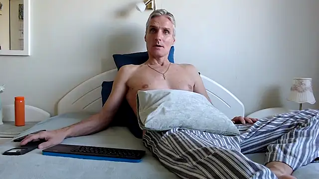 StrongBill online show from October 2025 06:45:01 AM