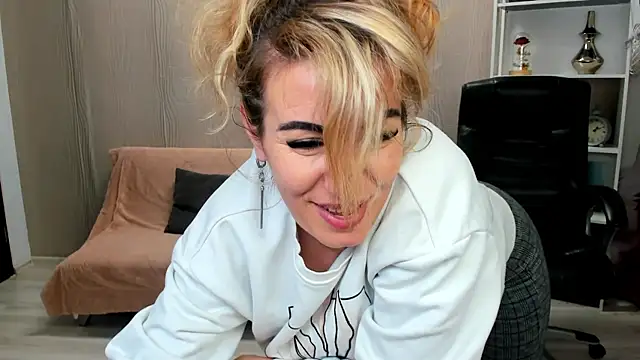 Cassandra Hotty online show from February 2025 11:09:02 AM