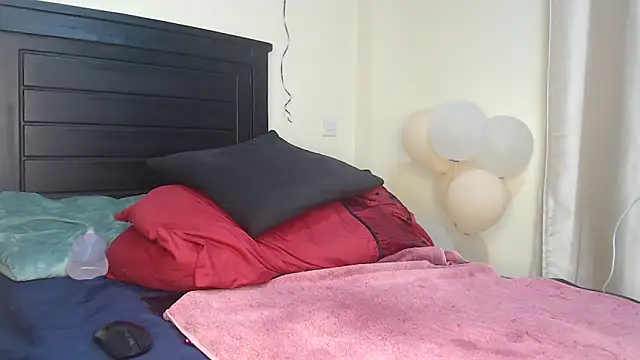 NIKKIE LOVE online show from February 2025 04:00:02 AM