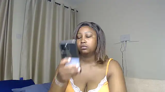 NIKKIE LOVE online show from October 2025 01:17:02 AM