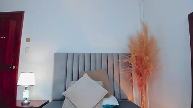 Nina Cavaali online show from December 2024 09:00:02 PM