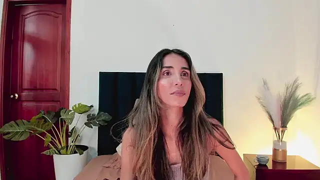 Nina Cavaali online show from January 2025 06:07:01 PM