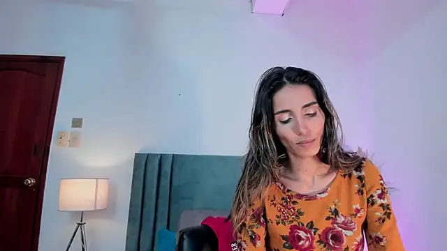 Nina Cavaali online show from March 2025 06:11:02 PM