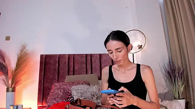 Nina Cavaali online show from March 2025 06:18:01 PM