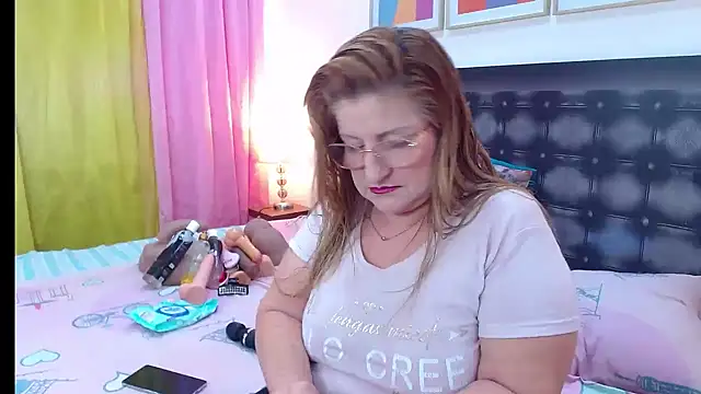 Snapshot of sandra_20 chatting on May 2026 10:44:01 AM sandra 20 online show from May 2026 10:44:01 AM