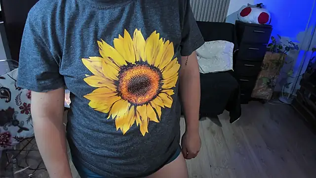 Cuttiealice online show from March 2025 10:50:02 PM