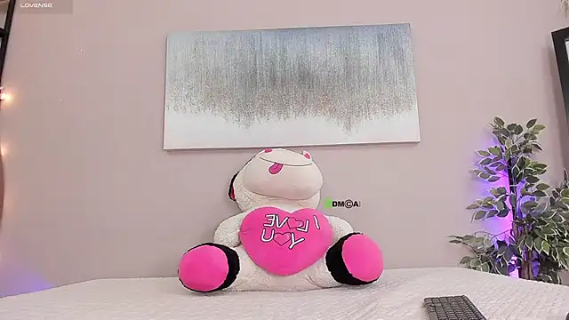 Briana Wells  online show from October 2025 01:36:03 PM