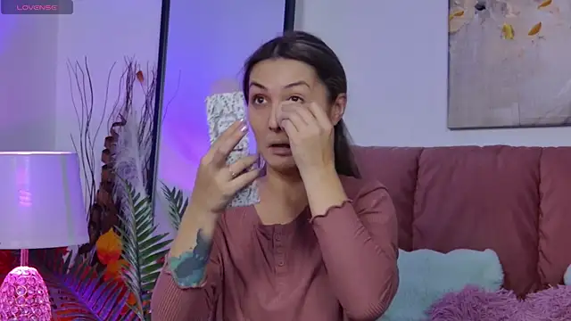 NicolLopeze online show from October 2025 07:20:02 AM