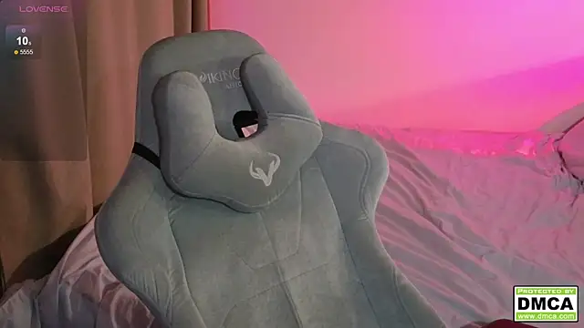 cute thomas online show from October 2025 04:30:02 PM